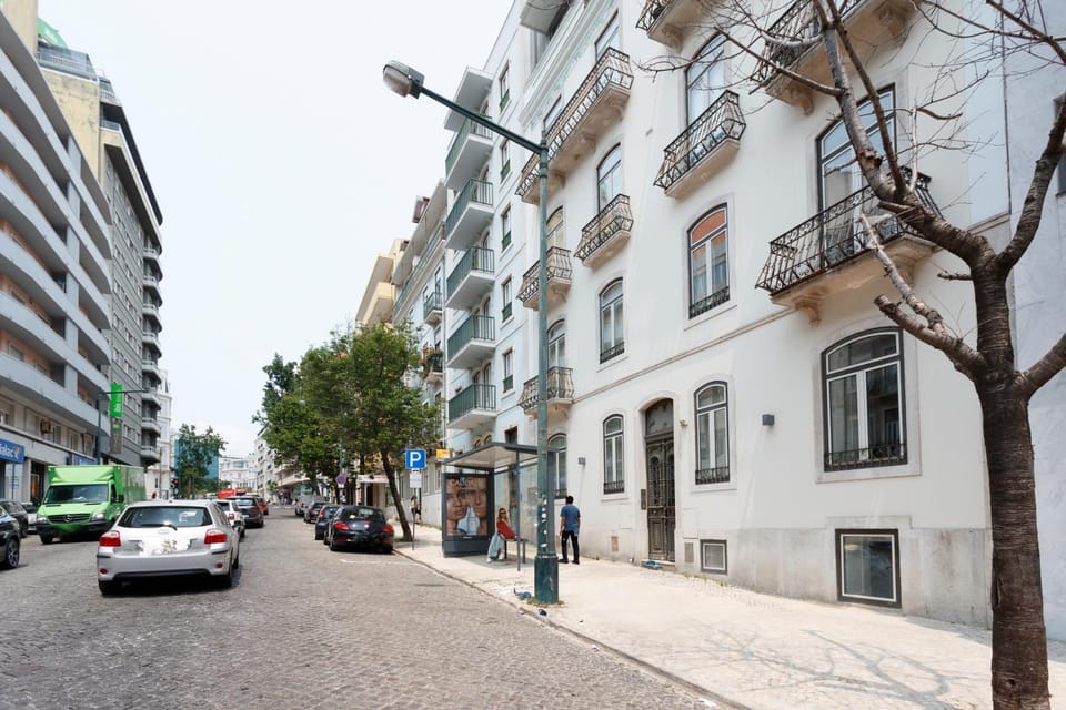 Property building, Day, Neighbourhood, Street view, Location