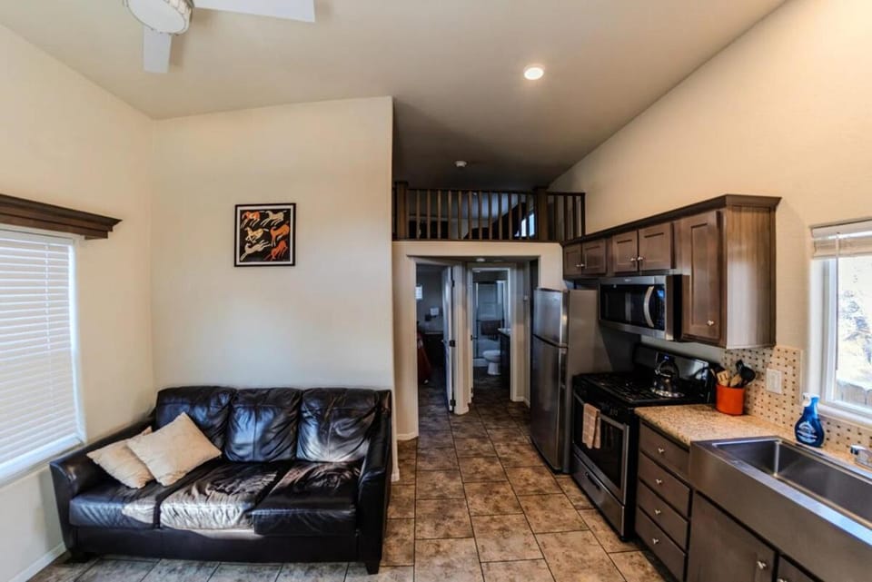 Kitchen or kitchenette, Living room, Seating area, microwave, oven, stove