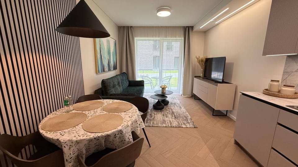 TV and multimedia, Kitchen or kitchenette, Living room, Seating area