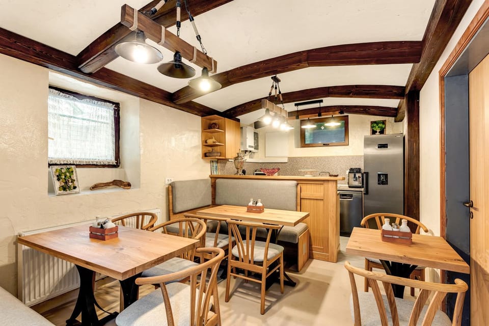 Kitchen or kitchenette, Kitchen or kitchenette, Seating area, Dining area