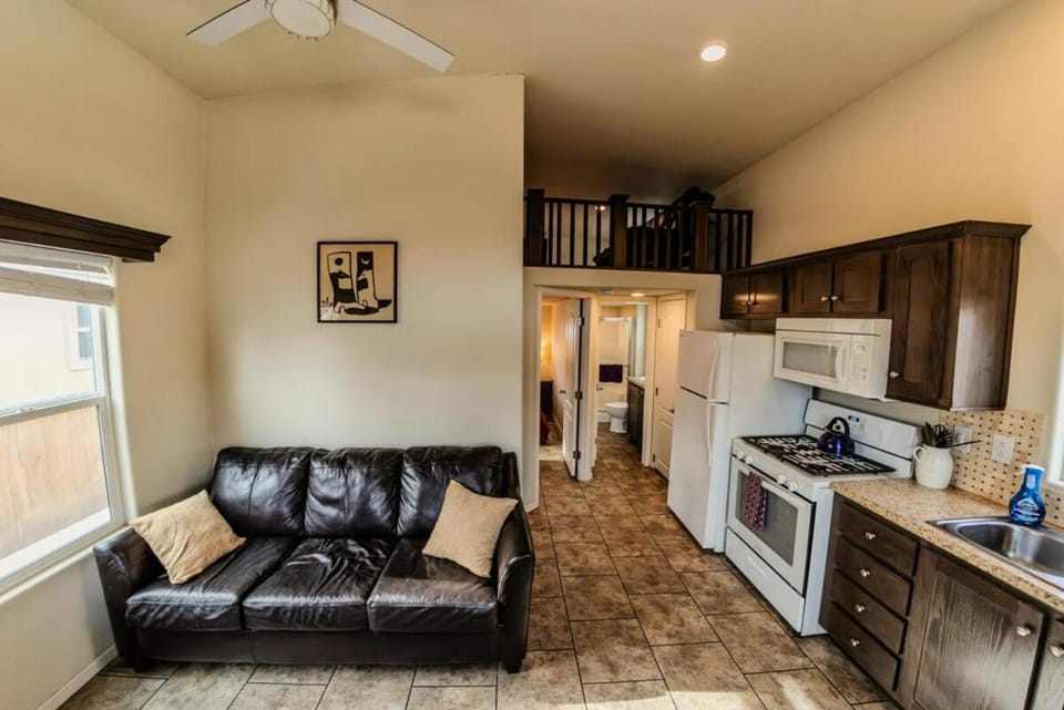 Kitchen or kitchenette, Living room, Seating area, microwave, oven, stove