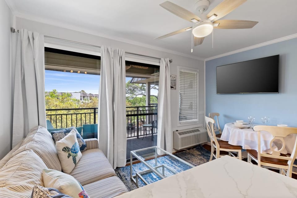 TV and multimedia, View (from property/room), Living room, Dining area