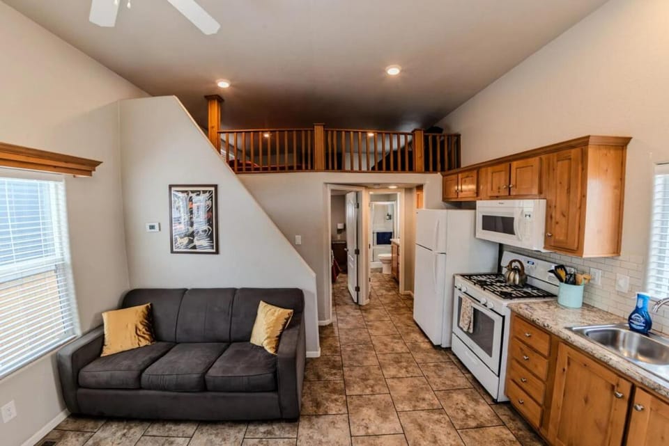 Kitchen or kitchenette, Living room, Seating area, microwave, oven, stove