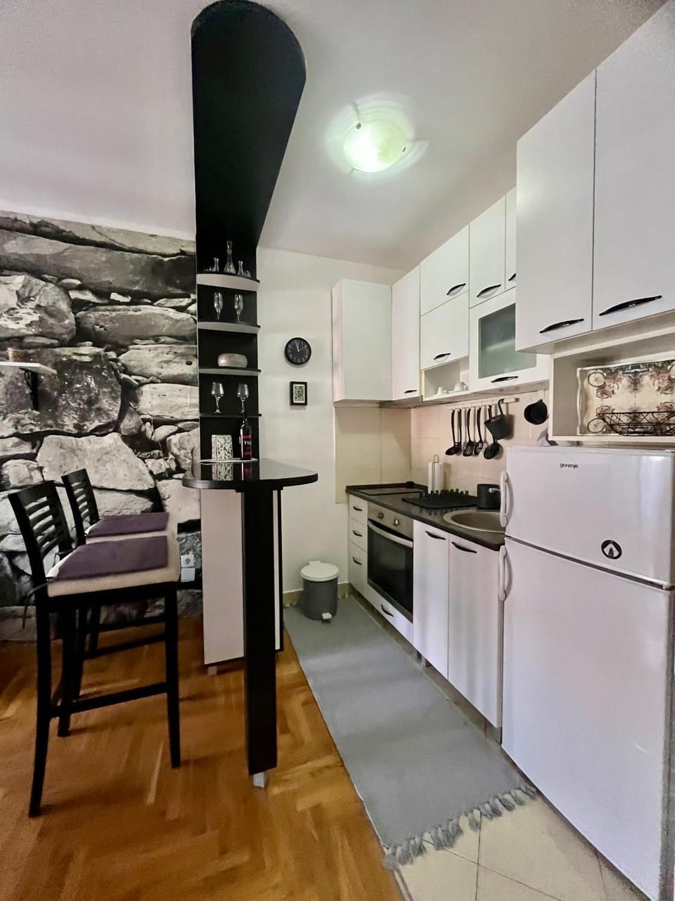 Kitchen or kitchenette, Dining area, oven