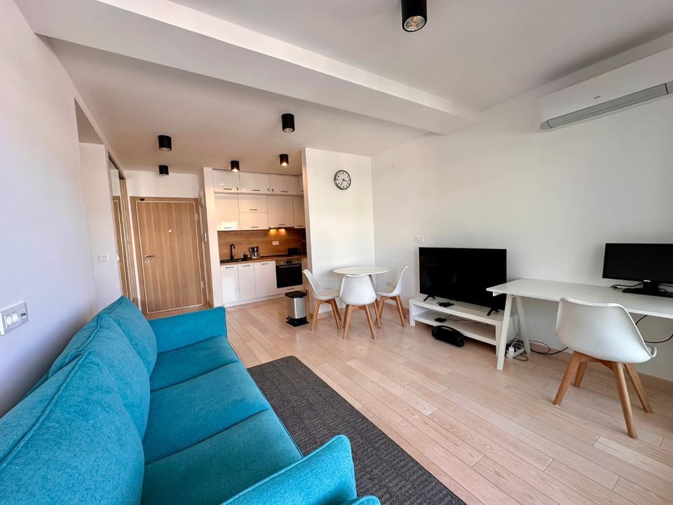 TV and multimedia, Seating area, Dining area, Evening entertainment