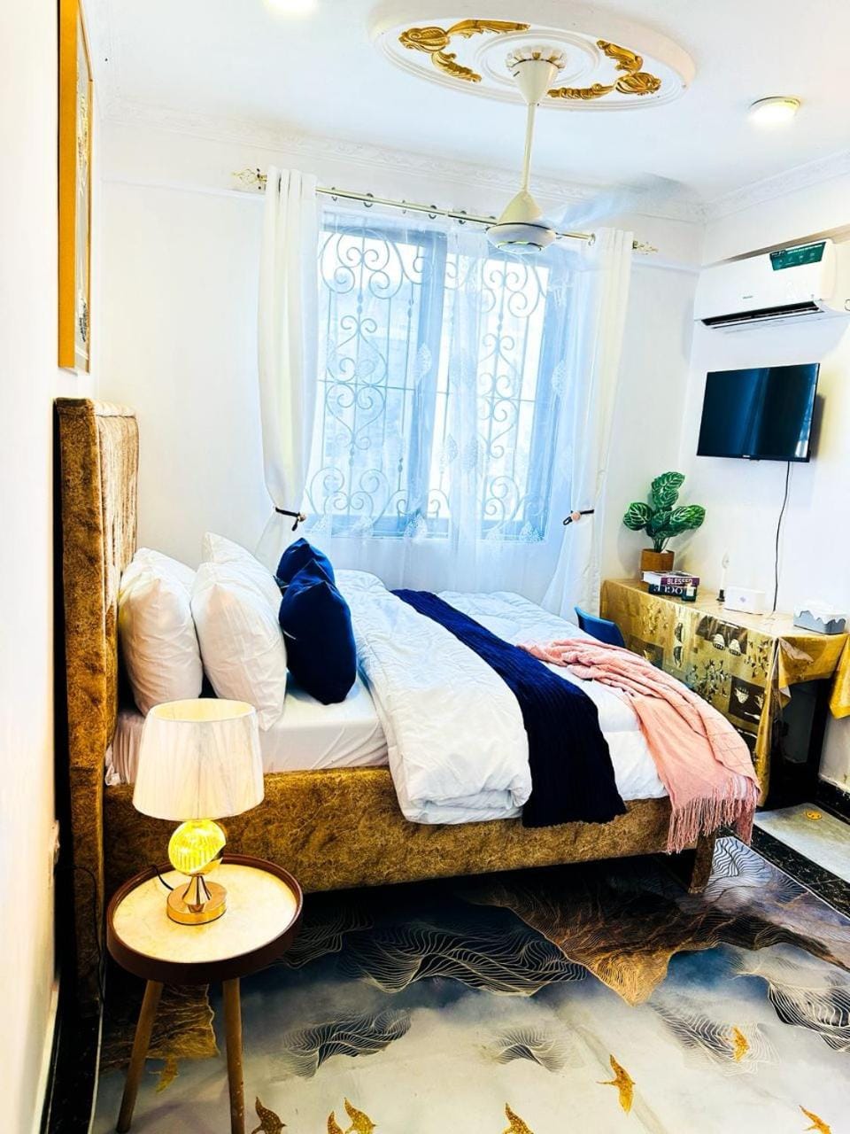 Bed, TV and multimedia, Bedroom
