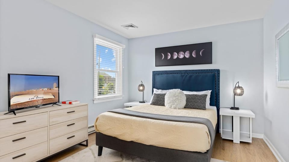 2BR Beach Escape - Walk to Boardwalk - Parking House in Ocean City