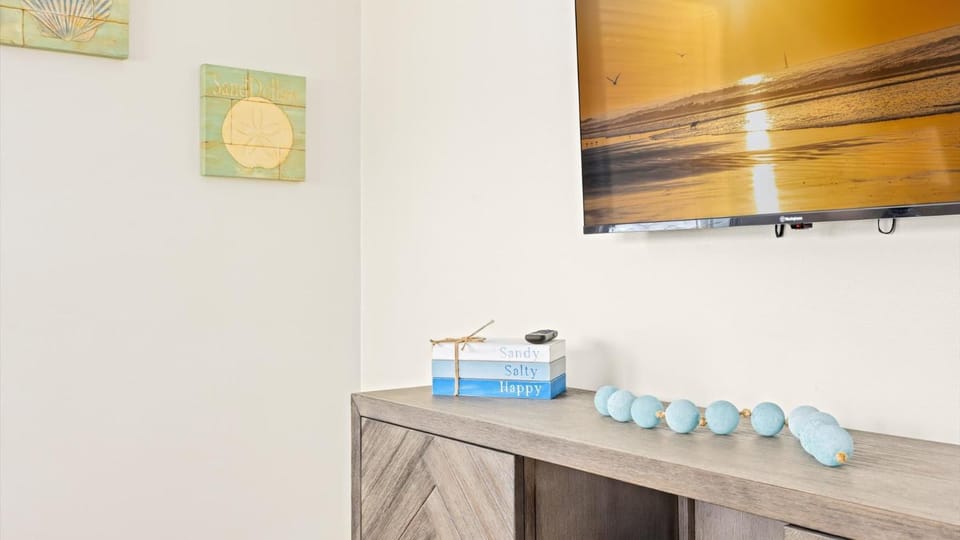 Modern 2BR Cottage in WW Crest - Sleeps 7 House in Wildwood