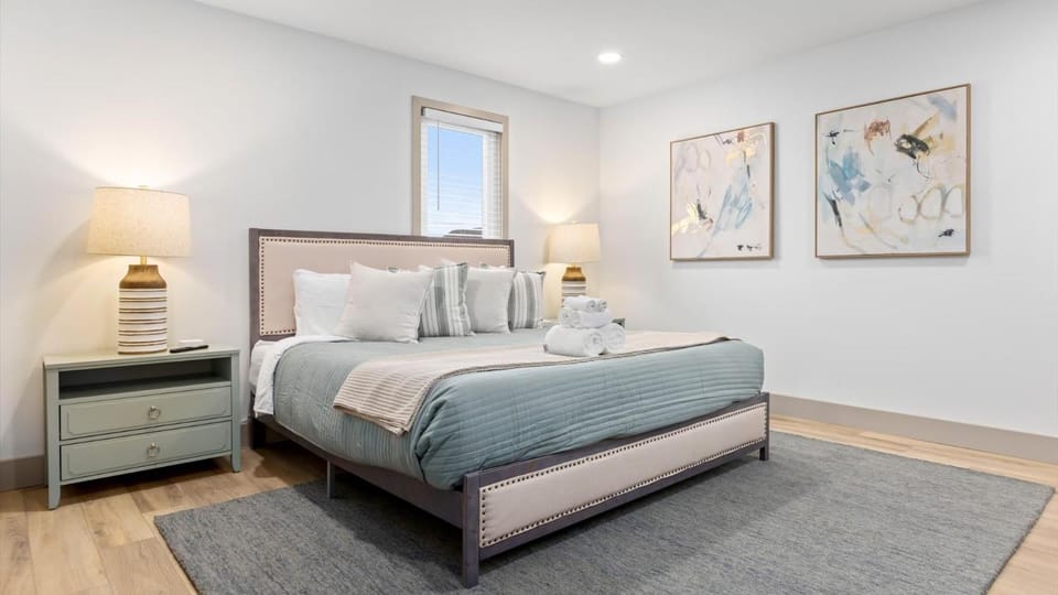 Sleeps 8 - Walk to Beach - Bright OC Condo House in Ocean City