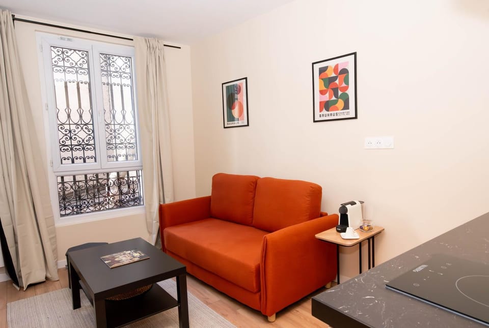Le petit Haussmann Apartment in Clichy