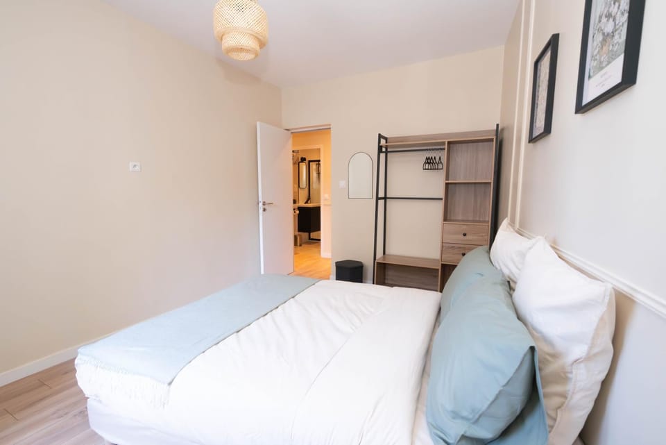 Le petit Haussmann Apartment in Clichy