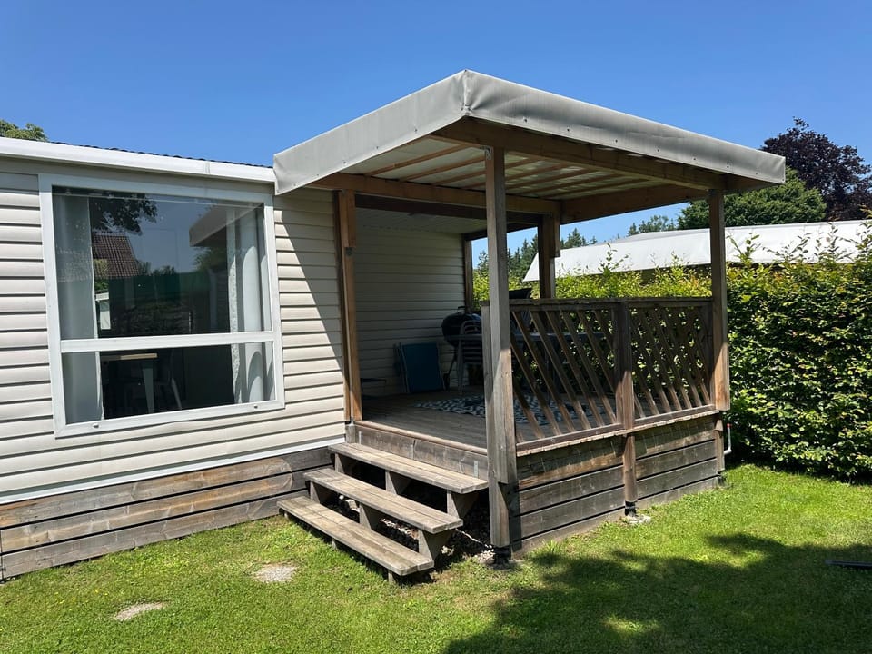 Property building, Garden, Balcony/Terrace