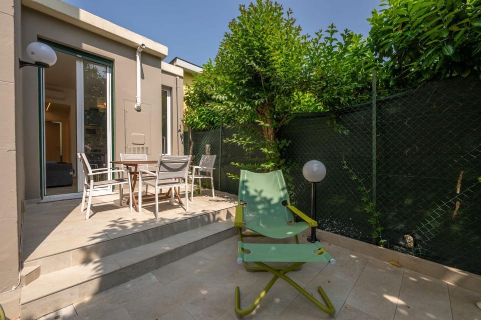 Patio, Garden, sunbed