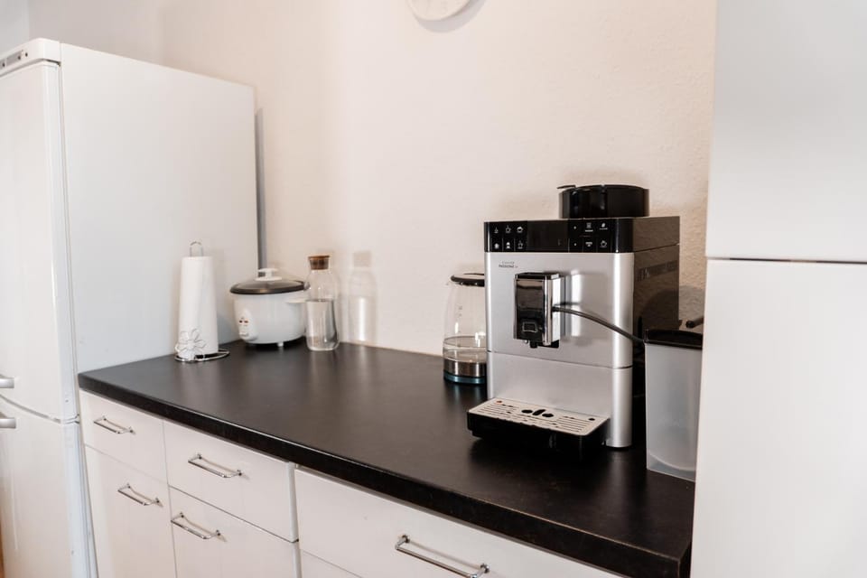 Coffee/tea facilities, Kitchen or kitchenette, Communal kitchen, toaster, kitchen