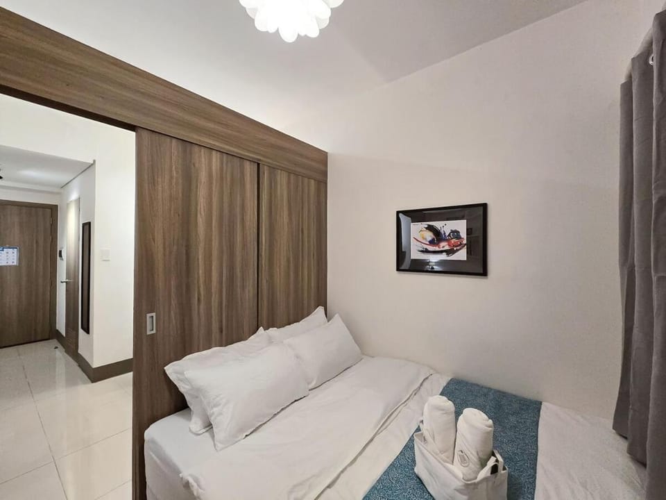 Citispace 1BR Condotel Suite at FAME Residences #FM22B Apartment in Mandaluyong