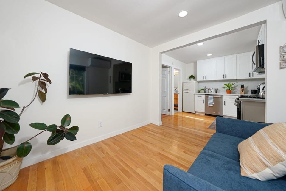 Quiet and Central 1bed1bath House, Nature Retreat Apartment in Rosemead