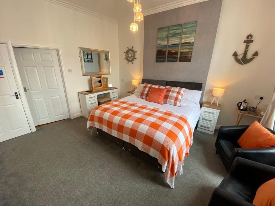 Bed, Photo of the whole room, Bedroom, Street view