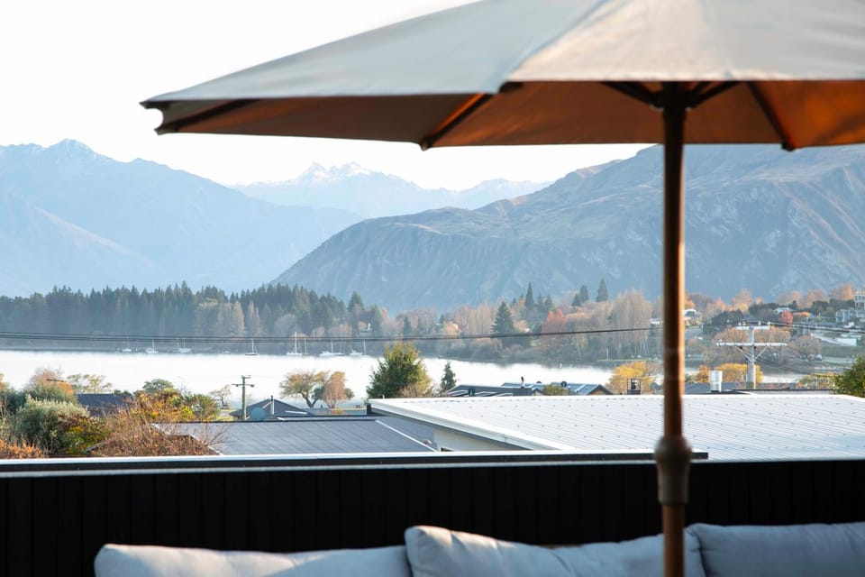 View (from property/room), View (from property/room), Lake view, Mountain view