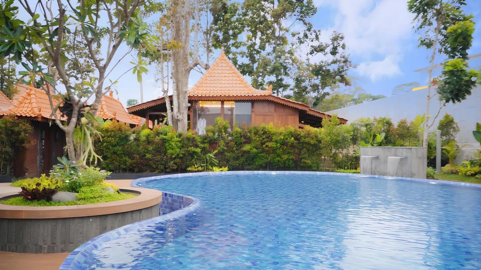 Property building, Day, Garden, Garden view, Pool view, Swimming pool