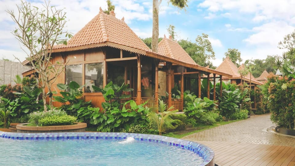 Property building, Spring, Day, Garden, Garden view, Pool view, Swimming pool, Swimming pool