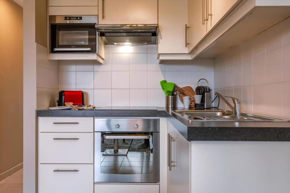Property building, Kitchen or kitchenette, oven, stove