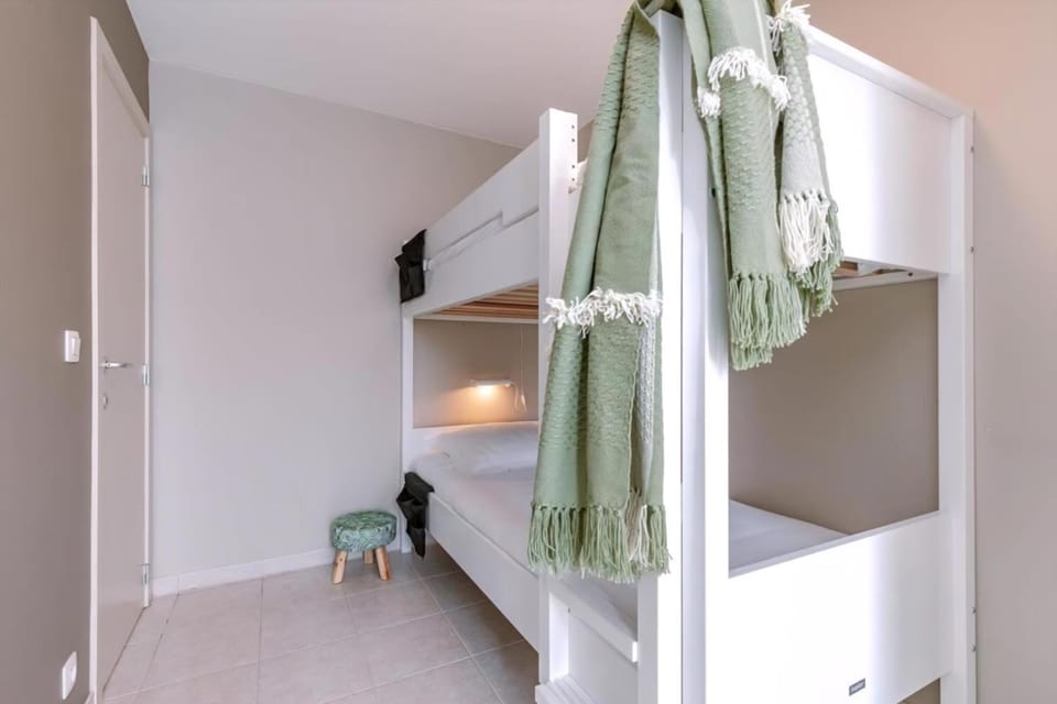 Property building, Bed, Bedroom, bunk bed