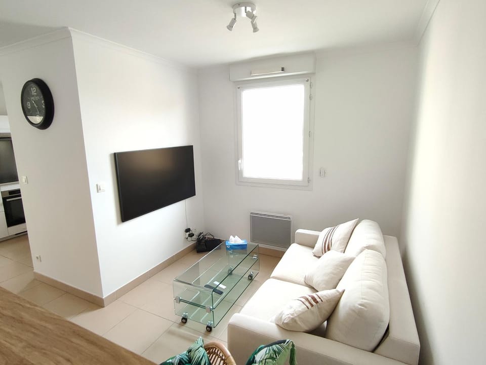 Appartement T2 avec Clim, WIFI, Terrasse et Garage à 200m Plage - FR-1-781-102 Apartment in Occitanie