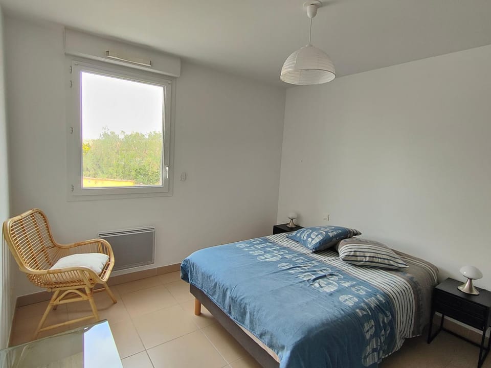 Appartement T2 avec Clim, WIFI, Terrasse et Garage à 200m Plage - FR-1-781-102 Apartment in Occitanie