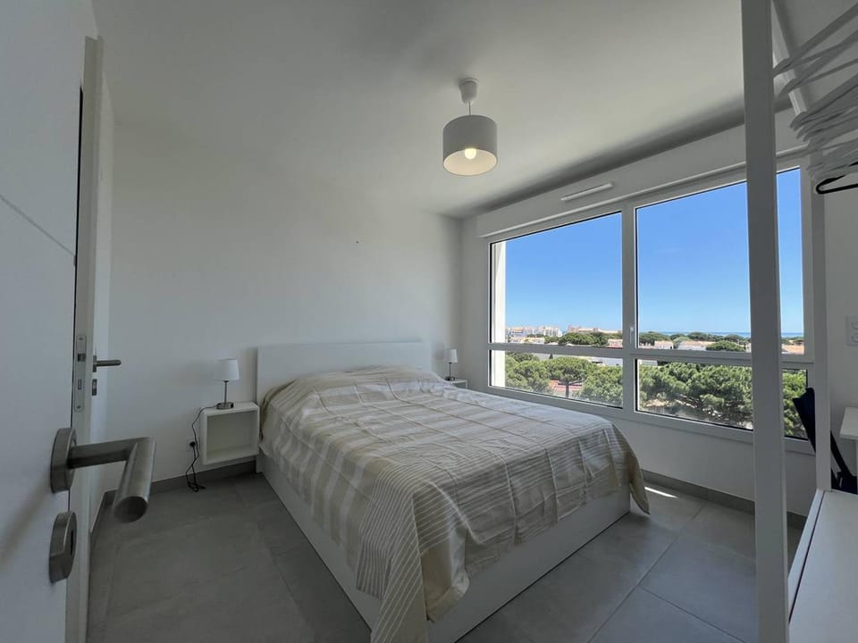 Duplex de Standing pour 7 Pers. avec Terrasse et Parking à 500m de la Plage - FR-1-81-642 Apartment in Leucate