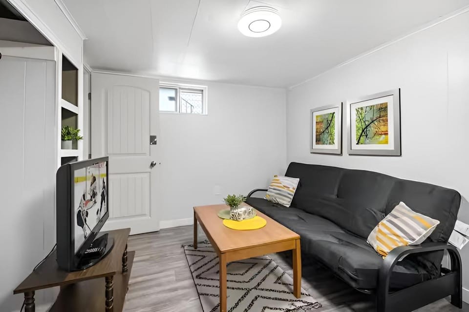 Communal lounge/ TV room, TV and multimedia, Seating area
