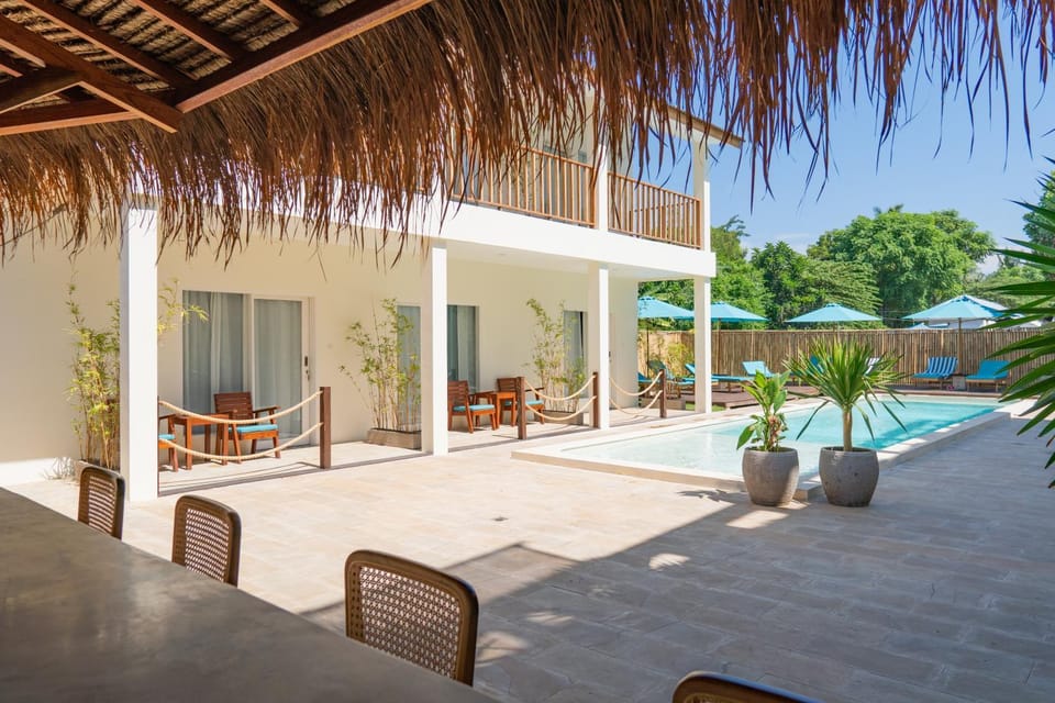 Property building, Swimming pool, sunbed