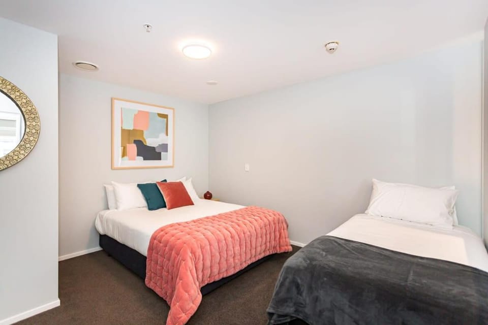 Central, Sleeps 3, Free Parking Space Apartment in Christchurch