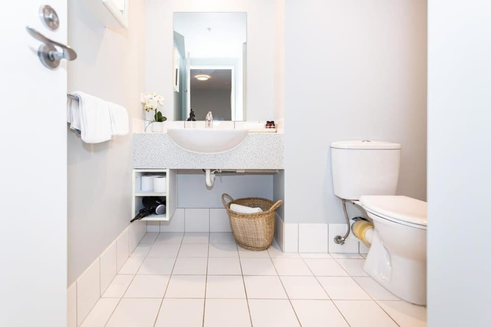Central, Sleeps 3, Free Parking Space Apartment in Christchurch