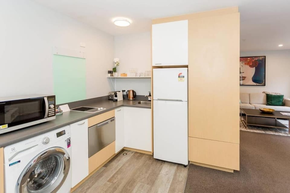 Central, Sleeps 3, Free Parking Space Apartment in Christchurch