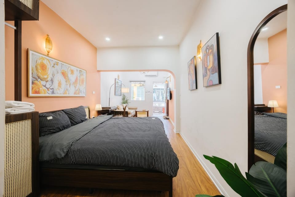 Cozy Old Quarter Studio - Free Dryer & Top Location - No Lift Apartment in Hanoi