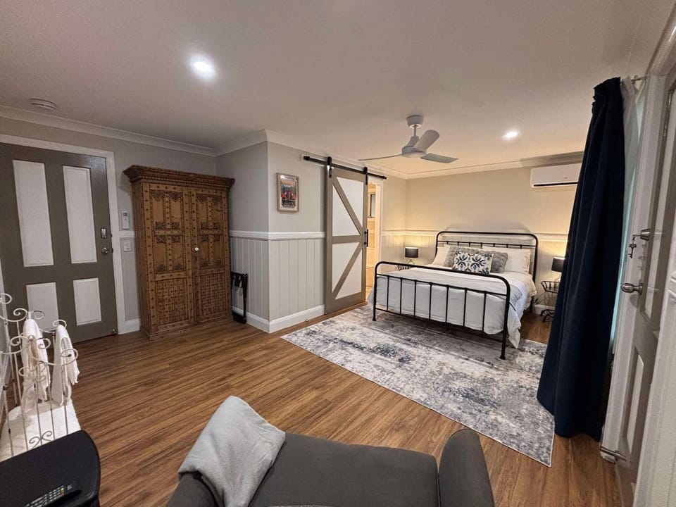 Bedroom, wardrobe