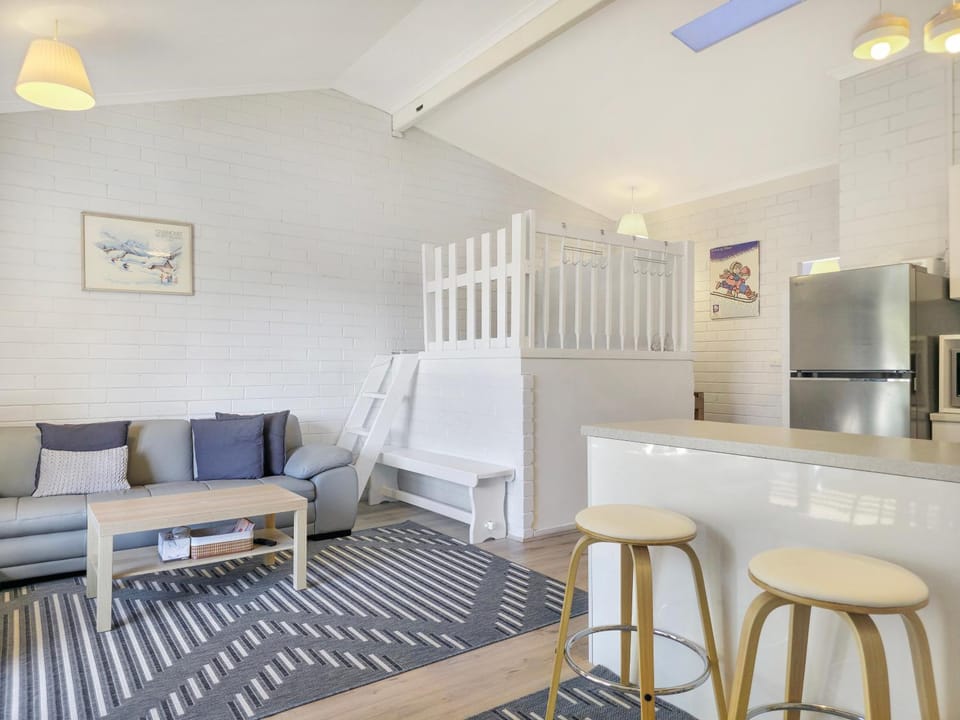 Alpha 9 - Central 3BR Apt l Ski Storage l Smart TVs l WiFi - By HappyHosts Apartment in Jindabyne