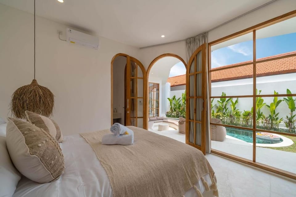 VILLA LÂÂ - Tropical & Modern 3BR - Canggu beach House in North Kuta