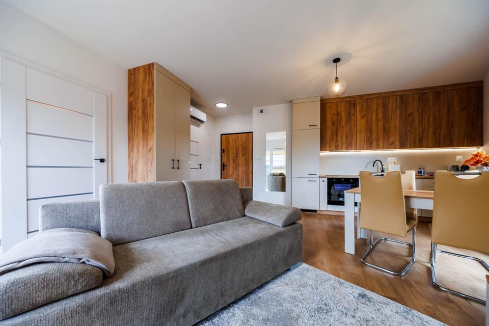 Kitchen or kitchenette, Living room, Seating area, Dining area, minibar, oven, stove