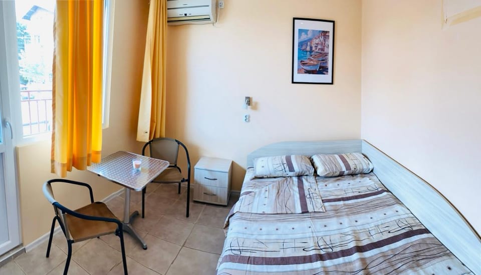 Bedroom, air conditioner