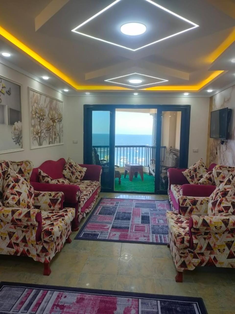 TV and multimedia, Seating area