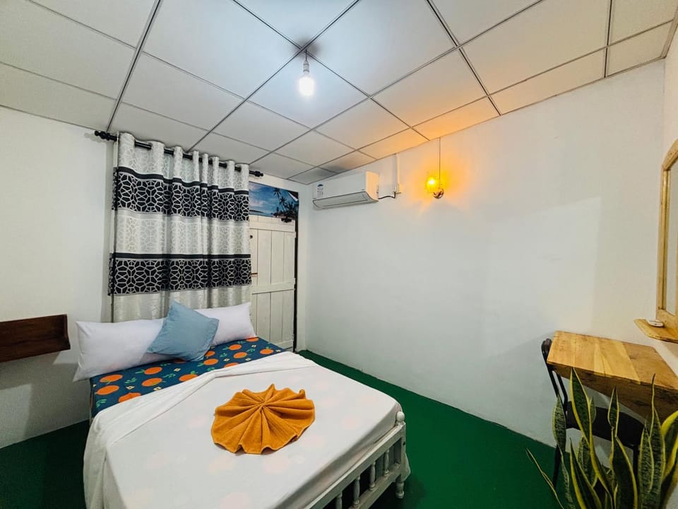 Bed, Photo of the whole room, air conditioner