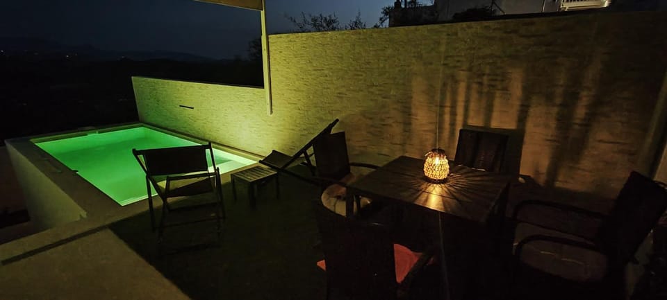 Balcony/Terrace, Swimming pool