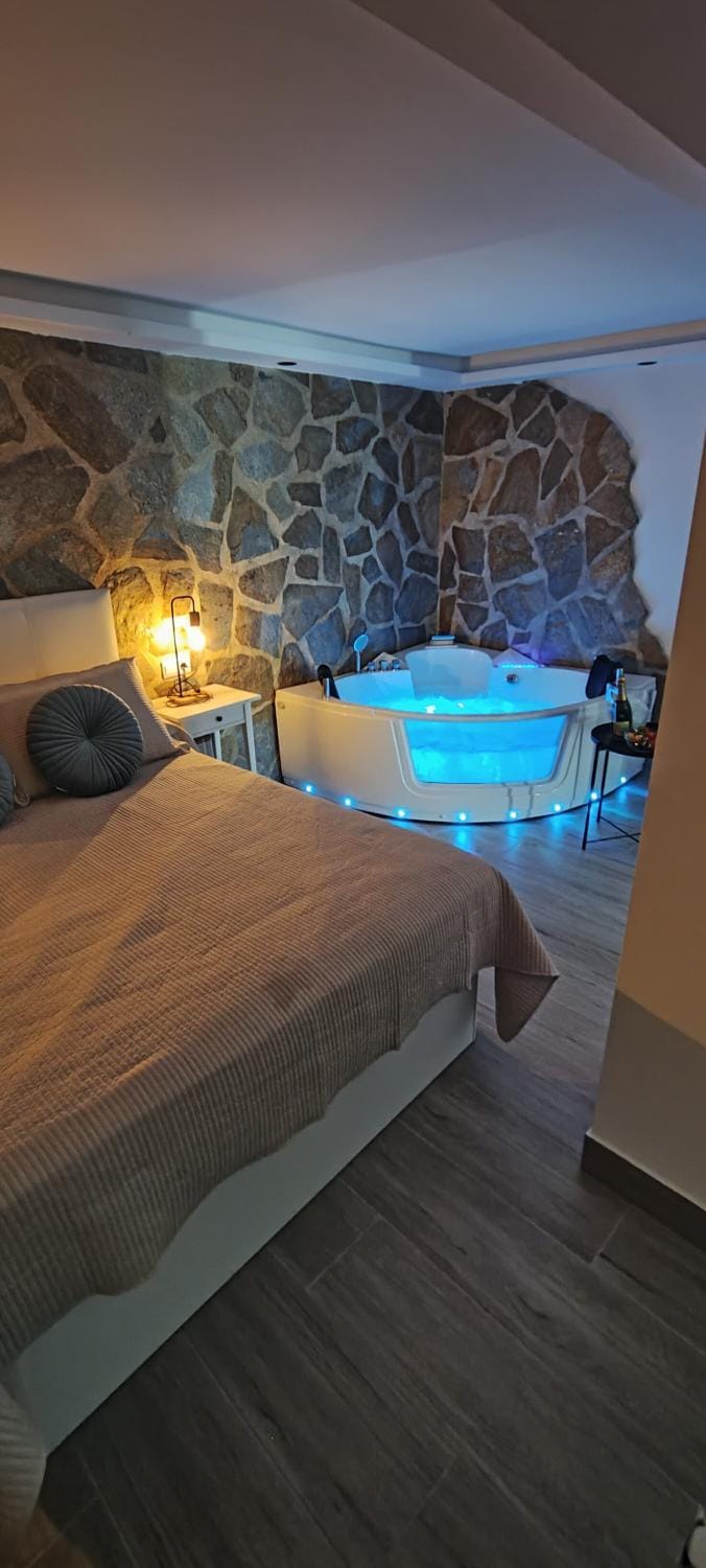Bed, Hot Tub