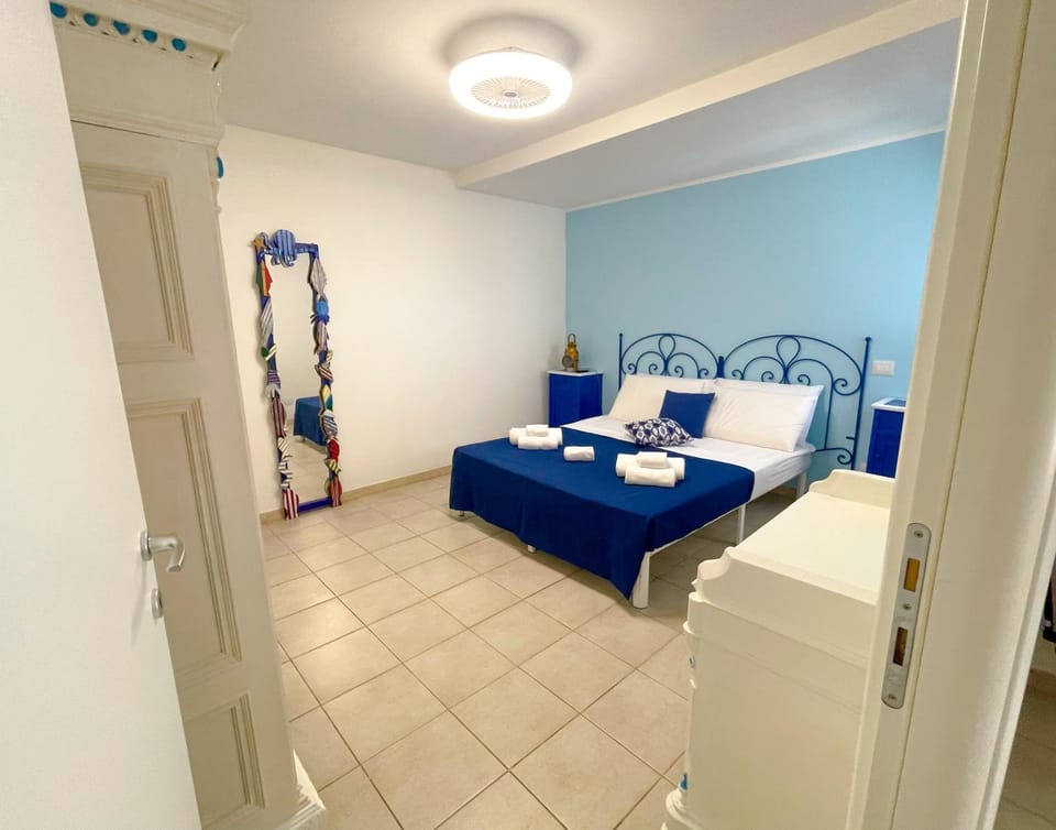 Bed, Living room, Photo of the whole room, Bedroom