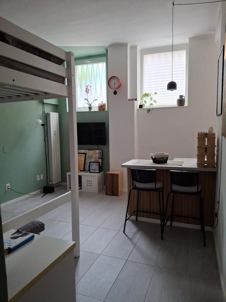 TV and multimedia, Living room, Photo of the whole room, Seating area, Dining area