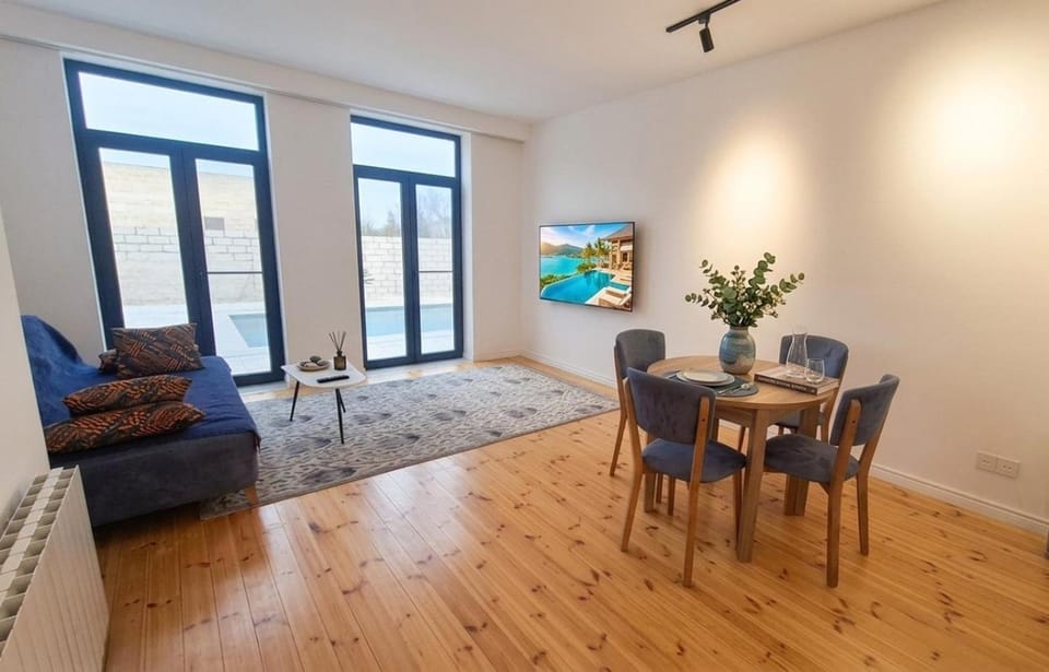 Communal lounge/ TV room, TV and multimedia, Living room, Dining area