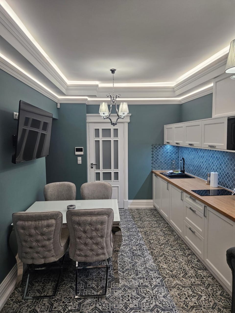 TV and multimedia, Kitchen or kitchenette, Seating area, Dining area