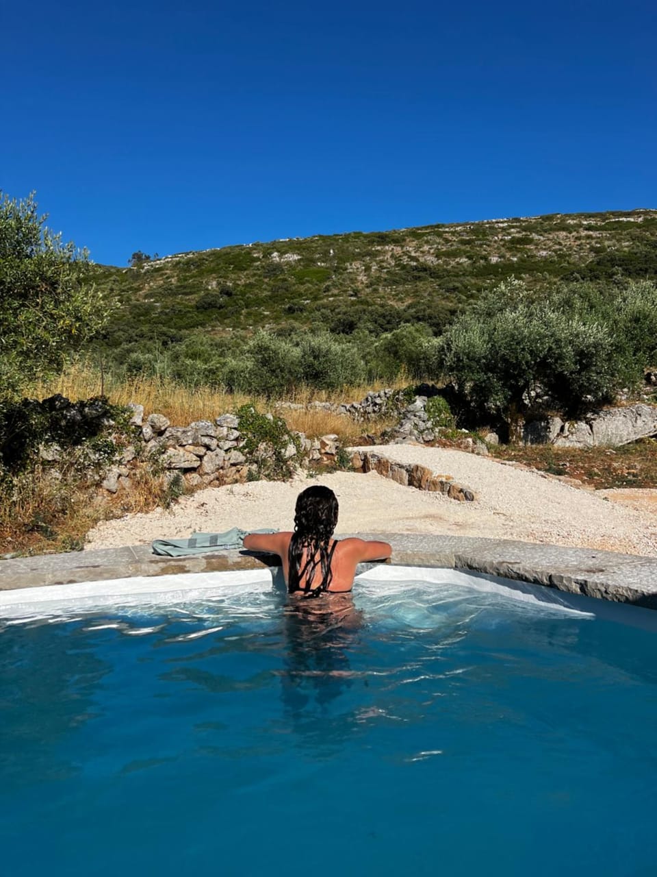 People, Natural landscape, Guests, Mountain view, Pool view, Swimming pool, group of guests