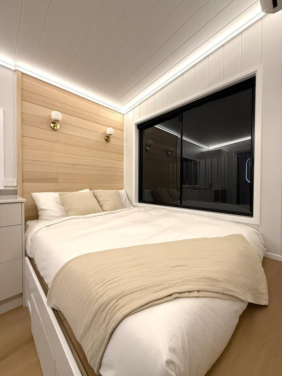 Bed, Bedroom